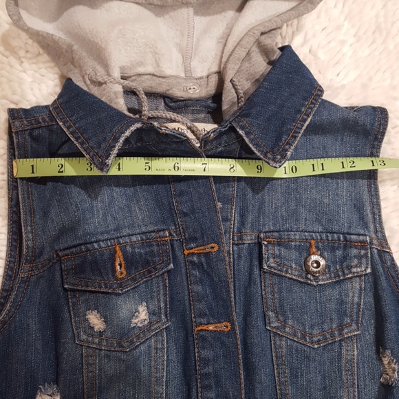 ❌✨NEW✨ Hooded Denim Vest❌SOLD! - Picture 5 of 6